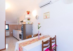 Spacious and fully equipped two bedroom apartment in a top location in Porec near the beach, with sea view