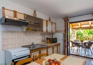 Spacious and fully equipped two bedroom apartment in a great location in Porec near the beach