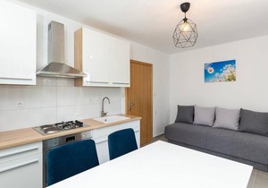 Spacious and fully equipped two bedroom apartment in a great location in Porec near the beach