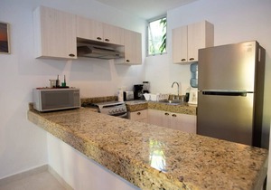 Spacious and private, 1 block from sea, Progreso East