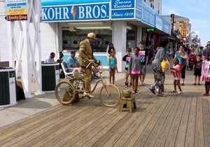 Spacious and stylish 2 bedroom condo with attractive furniture and downstairs storage locker located uptown on the ocean block just a short walk to the beach!