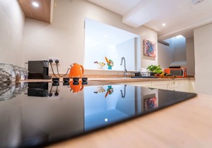 Spacious Apartment - Town Centre - Parking - 2 Bedrooms