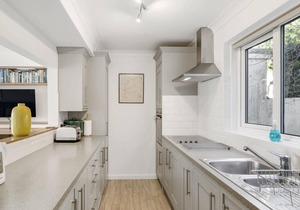 Spacious Apartment in Rock, Private Parking