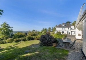 Spacious Apartment in Rock, Private Parking
