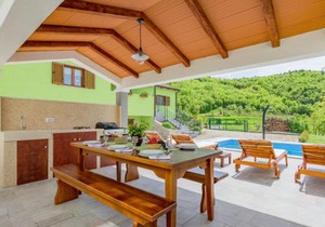Spacious Apartment in Pazin with Pool