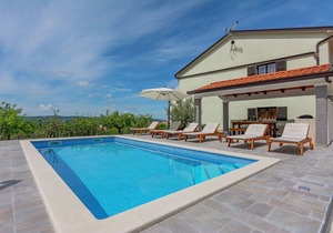 Spacious Apartment in Pazin with Pool