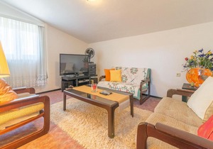 Spacious Apartment in Podgradina with Pool