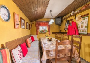 Spacious Apartment in Podgradina with Pool
