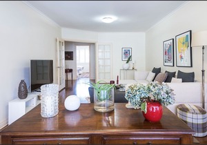 Spacious apartment in prestigious Toorak