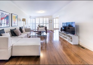 Spacious apartment in prestigious Toorak