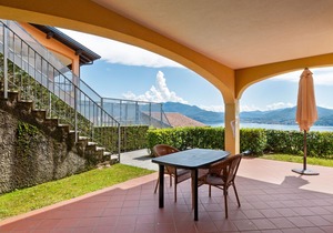 Spacious Apartment in Rancone with Lake View