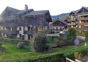 Spacious apartment in the heart of Samoëns with WiFi and private parking, pets allowed