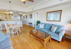 Spacious, bayfront villa w. community pool + fantastic views!