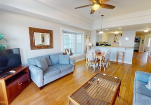 Spacious, bayfront villa w. community pool + fantastic views!