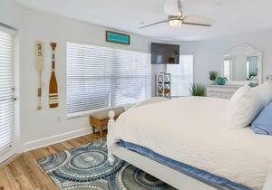Spacious Beachside Family Condo, Sleeps 10, W/D, Beach Gear, Pool, Gourmet Kitchen-101 Casa de Playa
