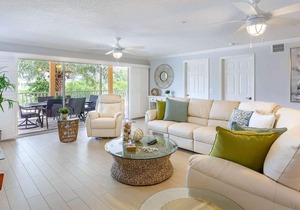 Spacious Beachside Family Condo, Sleeps 10, W/D, Beach Gear, Pool, Gourmet Kitchen-101 Casa de Playa