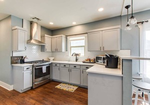 Spacious Bungalow near Plaza District