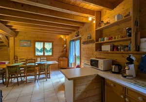 Spacious Chalet near Gérardmer: Terrace, Orchard, Ski, & Local Crafts
