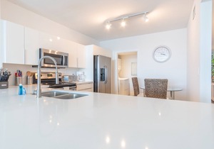 Spacious condo with beautiful water views | WIFI 100+ Mbps