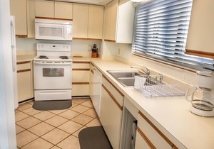 Spacious Condo on Myrtle Beach's North End, Close to Many Attractions - Carol