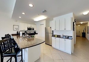 Spacious condo w. pool views + private beach access