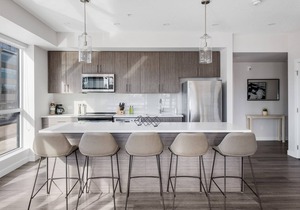 Spacious Corner Unit + Natural light Free Parking✨