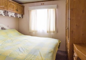Spacious dog friendly caravan for hire in Suffolk by the beach ref 40082ND