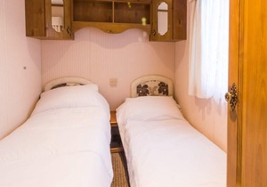 Spacious dog friendly caravan for hire in Suffolk by the beach ref 40082ND