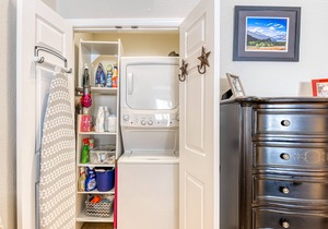 Spacious & Dog-Friendly Townhouse w/Shared Hot Tub, Free WiFi, & Wood Fireplace