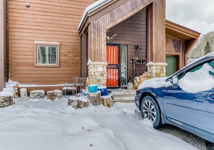 Spacious & Dog-Friendly Townhouse w/Shared Hot Tub, Free WiFi, & Wood Fireplace
