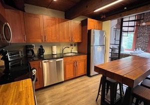 Spacious Gastown Loft with 20ft ceiling