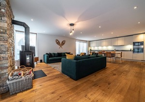 Spacious Ground Floor 4 Bedroom, 3 Bathroom Apartment with Large Garden