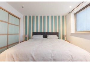 Spacious Harbour Flat W/View for 4 in Newhaven
