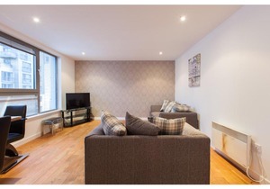 Spacious Harbour Flat W/View for 4 in Newhaven