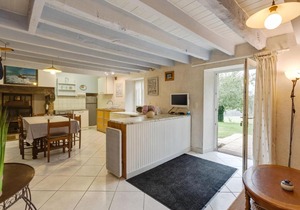 Spacious Holiday Home With Garden in Querrien France