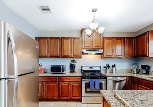 Spacious home 4 blocks from beach with 2 grills & kitchens, TVs in all bedrooms
