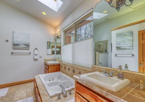 Spacious home near Lake Tahoe with firepit & two decks - near restaurants