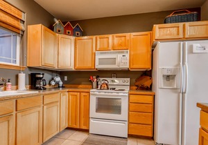 Spacious home w/private deck & gas grill - shared pool and more resort amenities