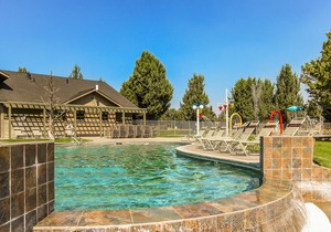 Spacious home w/private deck & gas grill - shared pool and more resort amenities