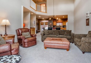 Spacious home w/private deck & gas grill - shared pool and more resort amenities