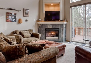 Spacious home w/private deck & gas grill - shared pool and more resort amenities