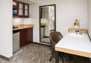 Spacious Houston Suite w/Complimentary Breakfast, Pool Access & Shuttle Service