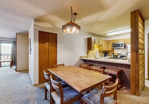 Spacious, in-town condo with balcony, pools, hot tub, tennis - walk to lifts