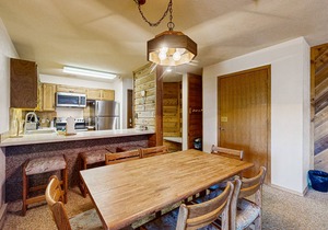 Spacious, in-town condo with balcony, pools, hot tub, tennis - walk to lifts