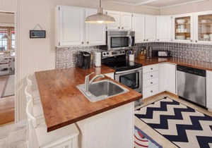 Spacious Lakefront Cottage In Bear Lake M