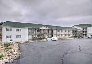 Spacious Lakefront Condo with Views in Camdenton!