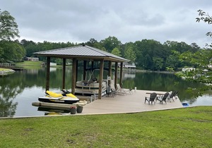 SPACIOUS Lakefront Family Retreat on Lake Martin