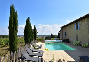 Spacious Mansion in Vinzelles with Swimming Pool