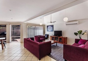 Spacious, Modern & Walk to the Beach!