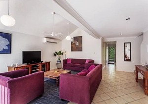 Spacious, Modern & Walk to the Beach!